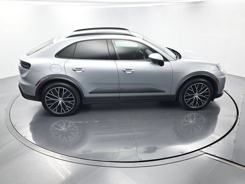 Certified 2025 Porsche Macan Electric RWD image 41