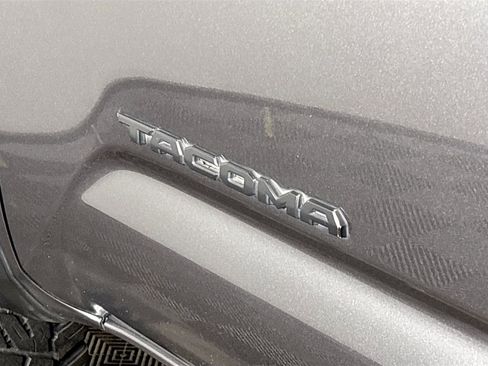 Used 2017 Toyota Tacoma TRD Off-Road w/ Tow Package (A/T) image 23