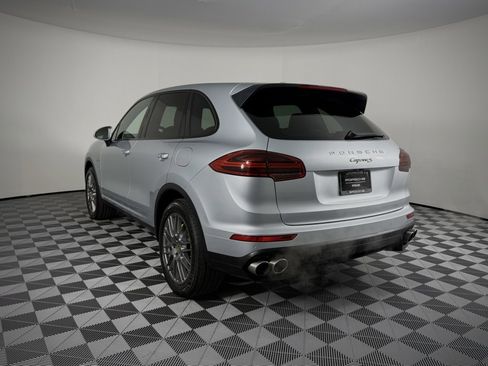 Used 2016 Porsche Cayenne S image 3