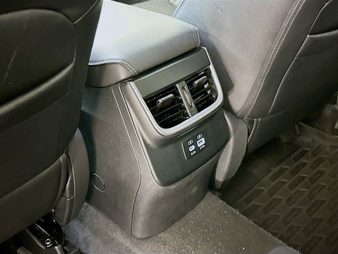 Used 2025 Subaru Outback Premium image 27