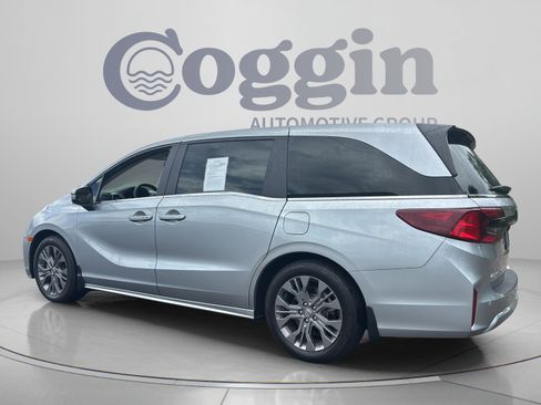 Certified 2025 Honda Odyssey Touring image 3