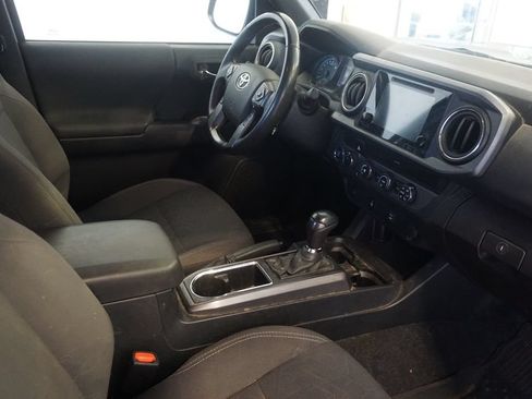 Used 2019 Toyota Tacoma TRD Sport AWD/4WD image 18