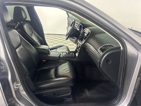 Used 2016 Chrysler 300 Limited image 15
