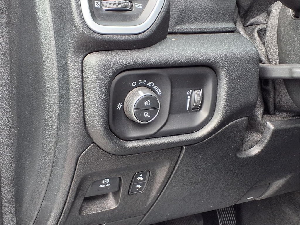 Used 2020 RAM 1500 Big Horn AWD/4WD image 13