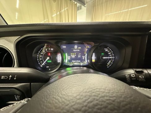 Used 2025 Jeep Wrangler Willys image 26