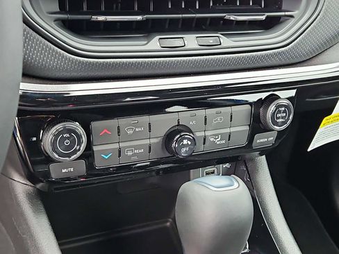 New 2026 Jeep Compass Latitude image 24