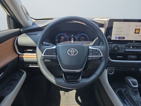 Used 2025 Toyota Grand Highlander FWD image 14