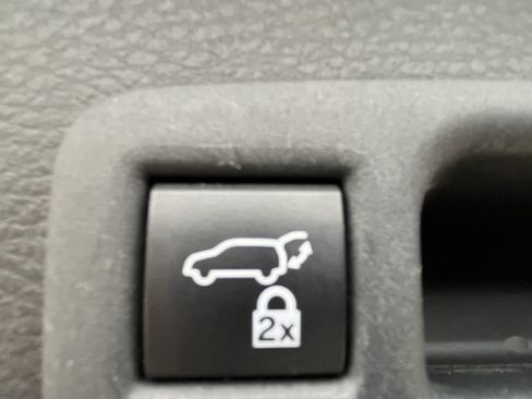 Used 2021 Toyota Sienna XLE FWD image 34