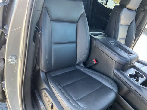 Used 2023 Chevrolet Tahoe Z71 w/ Luxury Package AWD/4WD image 29