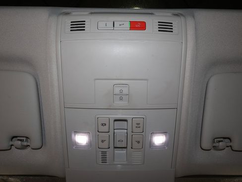 Used 2024 Volkswagen Taos SE image 29