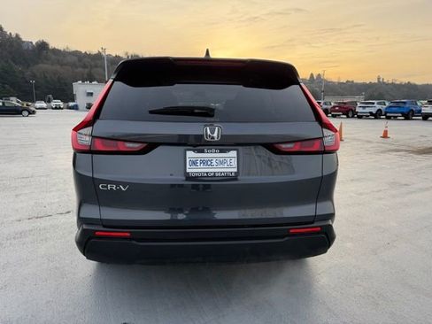 Used 2025 Honda CR-V EX image 11