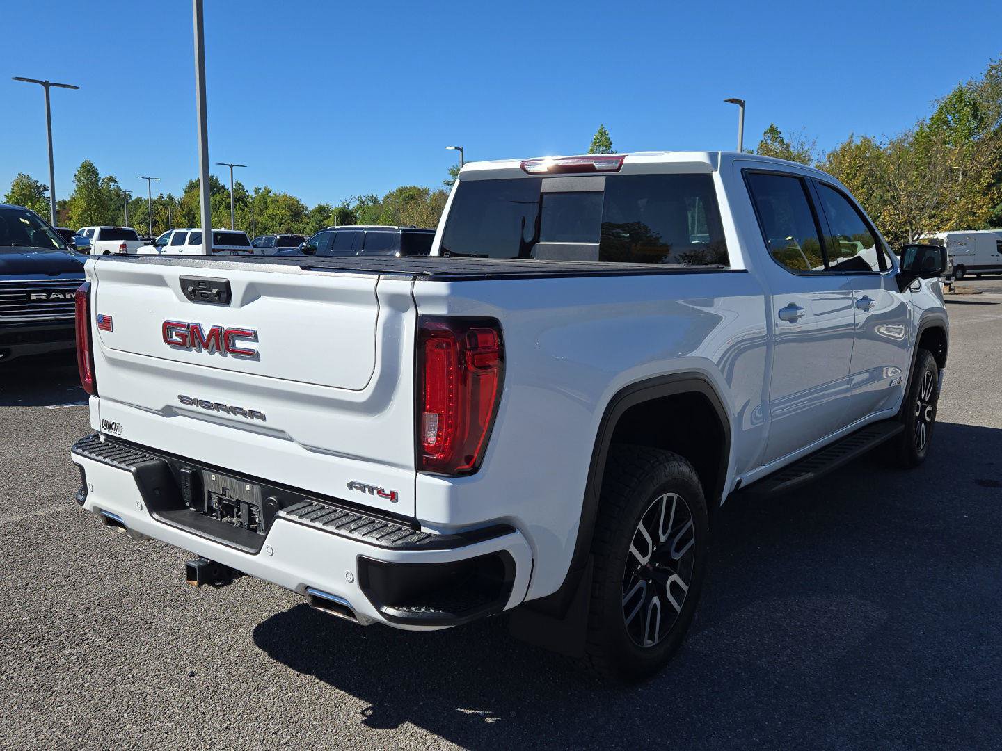 Used 2022 GMC Sierra 1500 AT4 w/ AT4 Premium Package AWD/4WD image 7