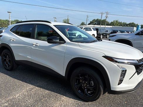 New 2026 Chevrolet Trax LT w/ Driver Confidence Package FWD image 6