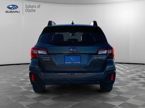 Used 2018 Subaru Outback 2.5i Premium image 9