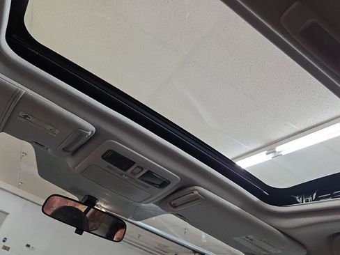 Used 2015 Subaru Forester 2.5i Premium w/ All-Weather Package image 8