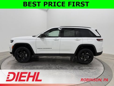 New 2025 Jeep Grand Cherokee Limited w/ Black Appearance Package image 4