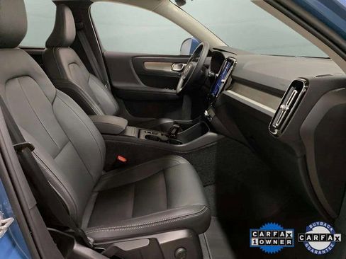 Used 2025 Volvo XC40 B5 Core image 24