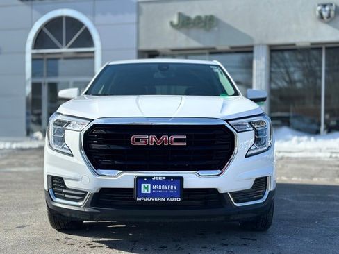 Used 2024 GMC Terrain SLE image 9