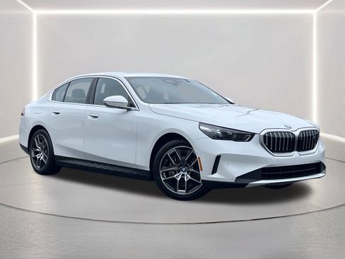 Used 2025 BMW i5 eDrive40i image 2