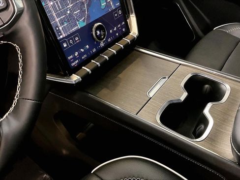 Used 2025 GMC Acadia Denali FWD image 16
