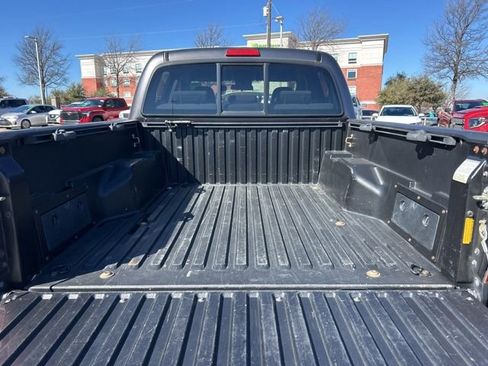 Used 2015 Toyota Tacoma PreRunner w/ Convenience Package image 8