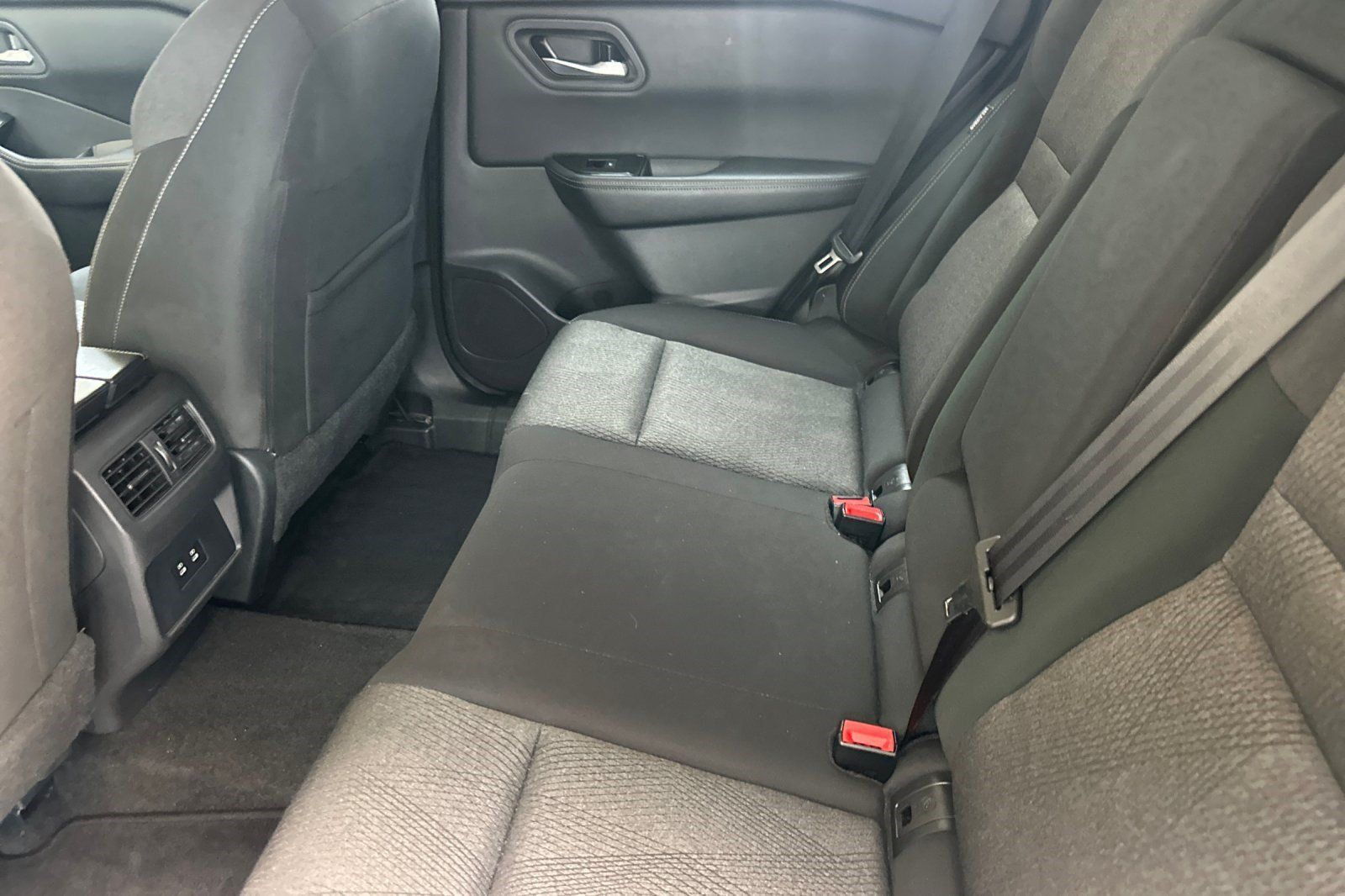 Used 2025 Nissan Rogue SV AWD/4WD image 24