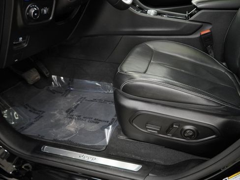 Certified 2023 Jeep Grand Cherokee Overland image 45