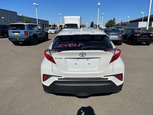 Used 2019 Toyota C-HR XLE FWD image 6