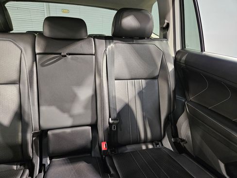 Used 2024 Volkswagen Tiguan SE image 14