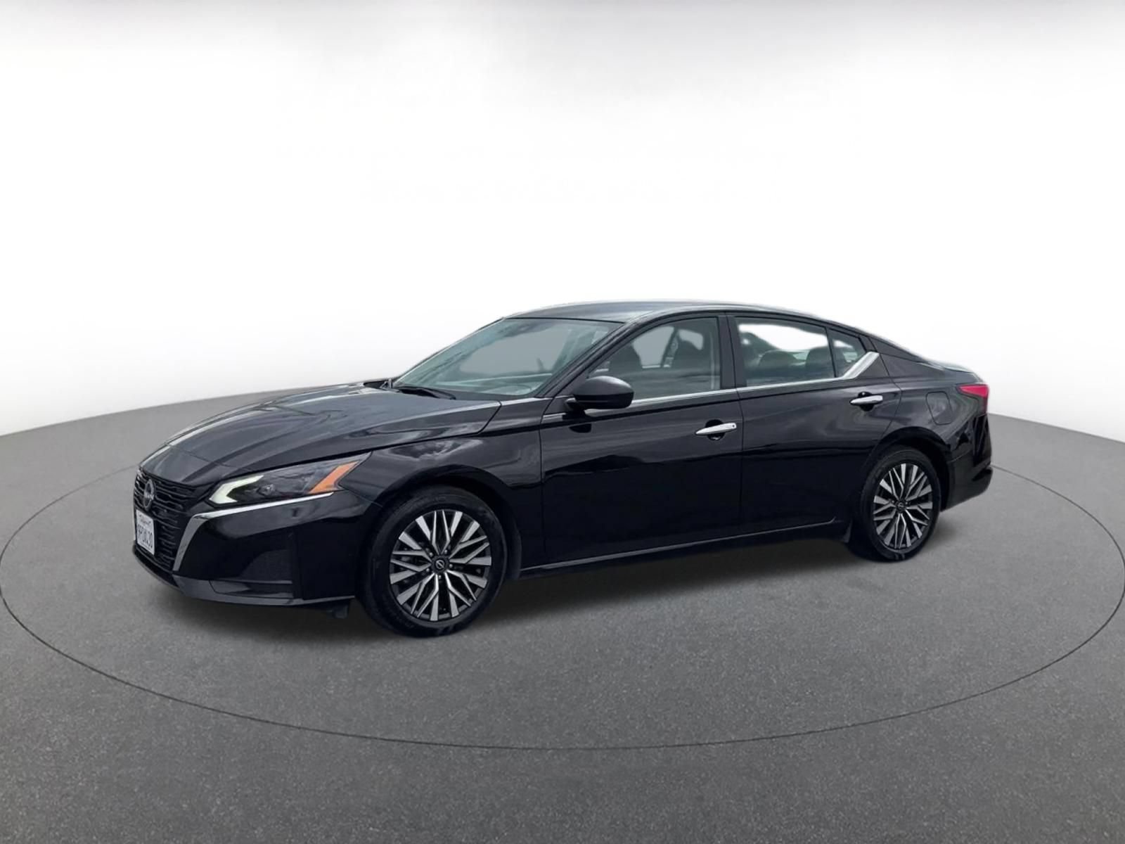 Used 2025 Nissan Altima 2.5 SV FWD image 7