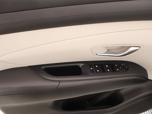 Certified 2025 Hyundai Tucson SE image 14