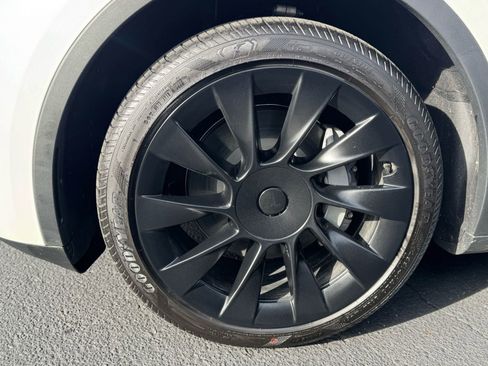 Used 2020 Tesla Model Y Long Range image 21