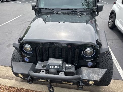 Used 2018 Jeep Wrangler Unlimited Sport S image 8