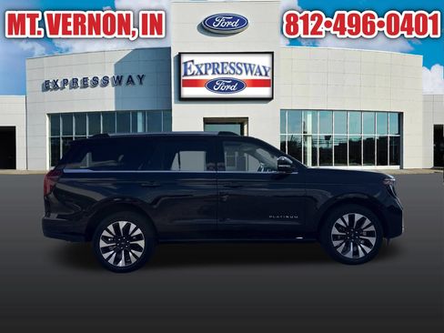 Used 2025 Ford Expedition Platinum w/ Driver's Package AWD/4WD image 4