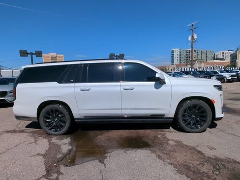 Used 2024 Cadillac Escalade ESV Sport Platinum w/ LPO, ONYX Package AWD/4WD image 8