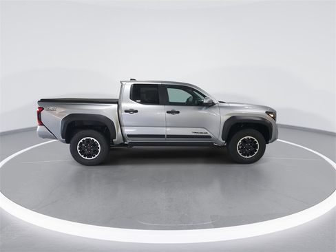 Used 2025 Toyota Tacoma TRD Off-Road image 9
