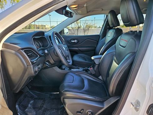 Used 2019 Jeep Cherokee Trailhawk image 20