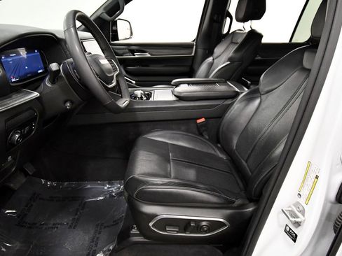 Used 2024 Jeep Wagoneer L Series III w/ Flexible Seating Group AWD/4WD image 14