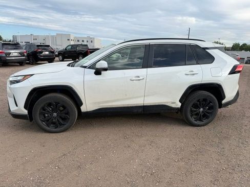 Used 2022 Toyota RAV4 SE w/ Convenience Package AWD/4WD image 2