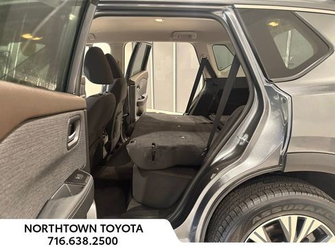 Used 2022 Nissan Rogue SV image 18