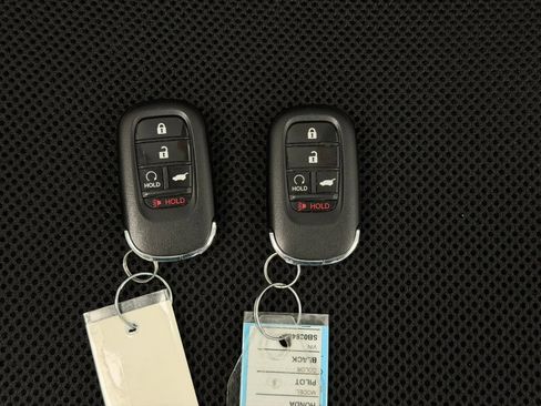 Used 2025 Honda Pilot Sport image 9