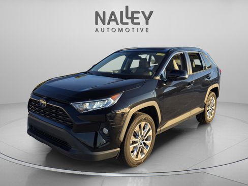 Used 2020 Toyota RAV4 XLE Premium image 1