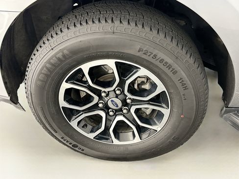 Used 2024 Ford Expedition XLT image 11