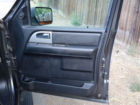 Used 2015 Ford Expedition Limited w/ Equipment Group 301A AWD/4WD image 28