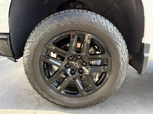 Used 2026 Chevrolet Silverado 1500 LT Trail Boss w/ LT Trail Boss Premium Package AWD/4WD image 11