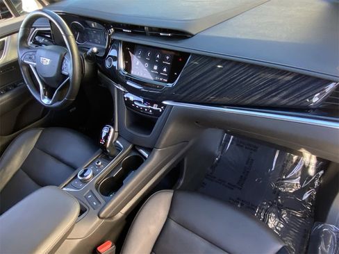 Certified 2025 Cadillac XT6 Premium Luxury image 13