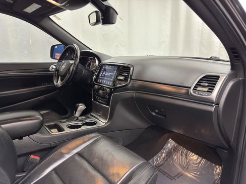 Used 2020 Jeep Grand Cherokee Limited w/ Luxury Group II image 32