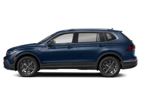 Used 2023 Volkswagen Tiguan SE w/ Panoramic Sunroof Package AWD/4WD image 3