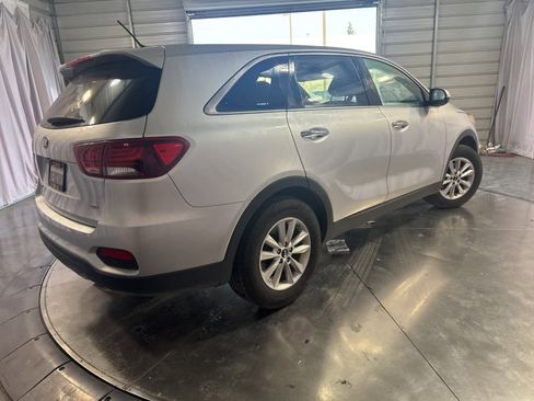 Used 2019 Kia Sorento L image 4