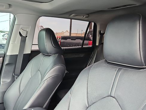 Used 2023 Toyota Highlander Limited FWD image 11